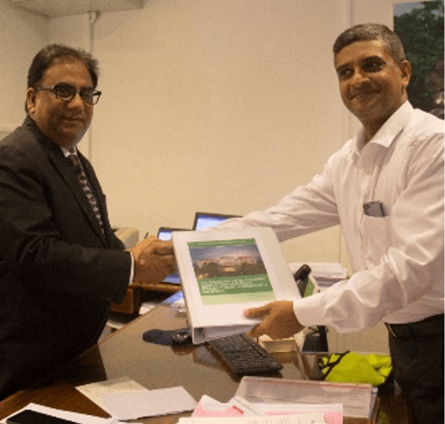 VKontakte-dan it uslubidagi fotosuratlardagi eshaklar